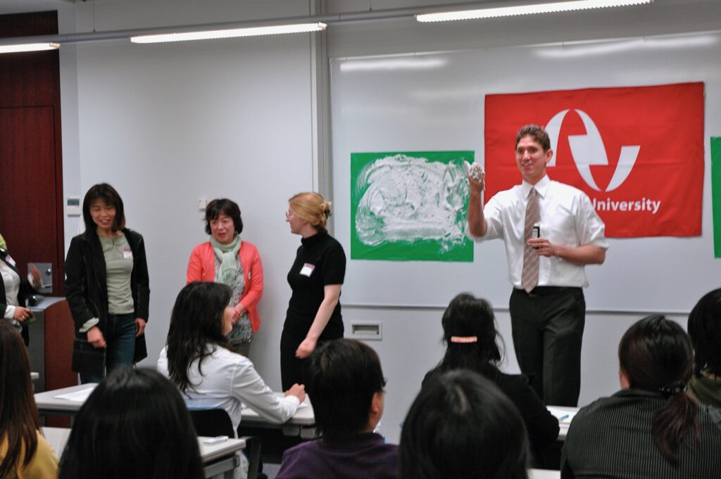 Teaching English to Young Learners seminar by Super Simple Learning co-founder Devon Thagard in Tokyo, Japan